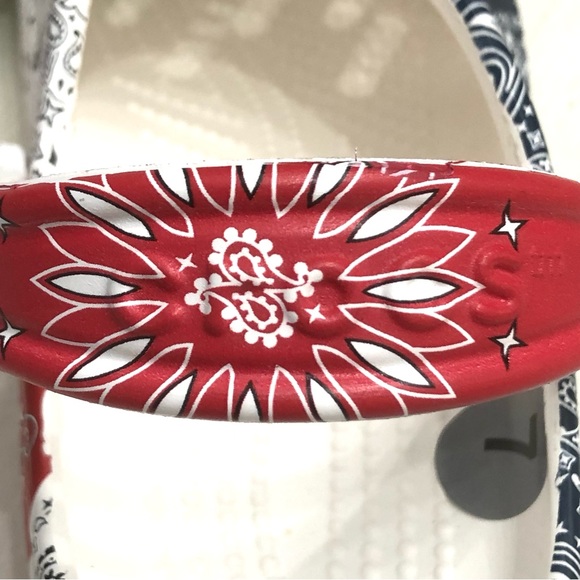 CROCS Classic Bandana White Multicolor Clogs Unisex Sz W7-M5 NWT - Picture 12 of 16